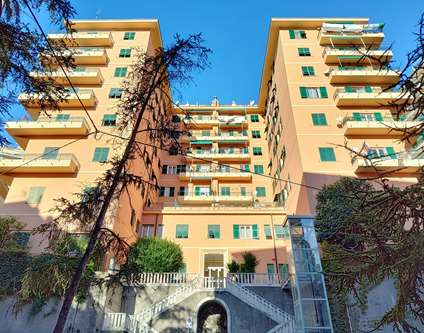 Appartamento Vendita Genova Via La Spezia in palazzo ristrutturato ampi 7 Vani con balcone e cantina